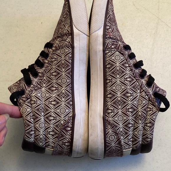 DC Burgundy & Cream Pattern Sneakers with Black Laces - Picture 5 of 8